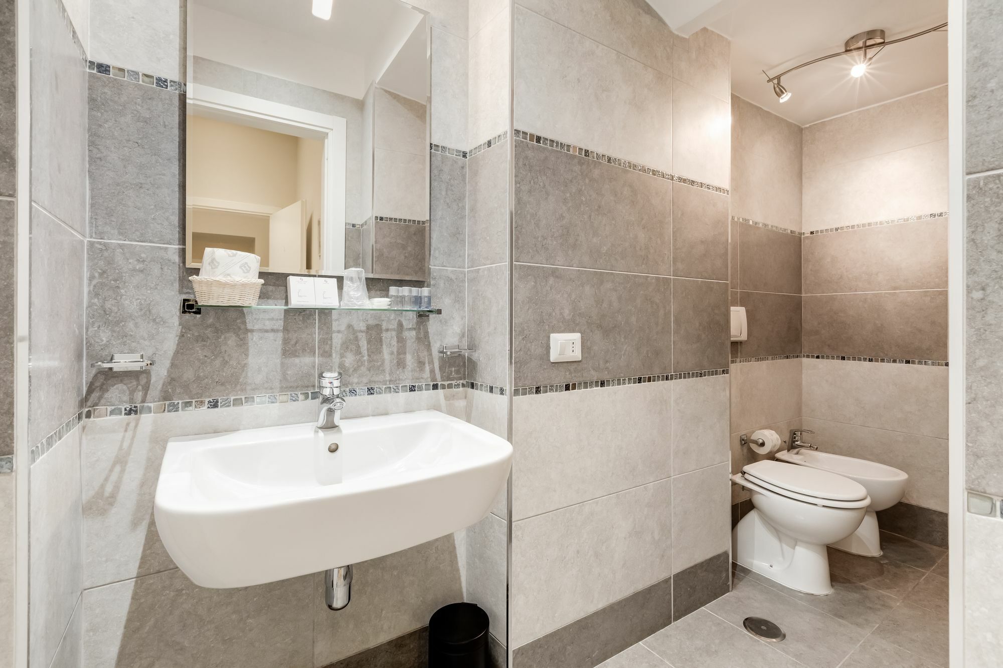 Vaticano 38 Suites Rome Exterior photo