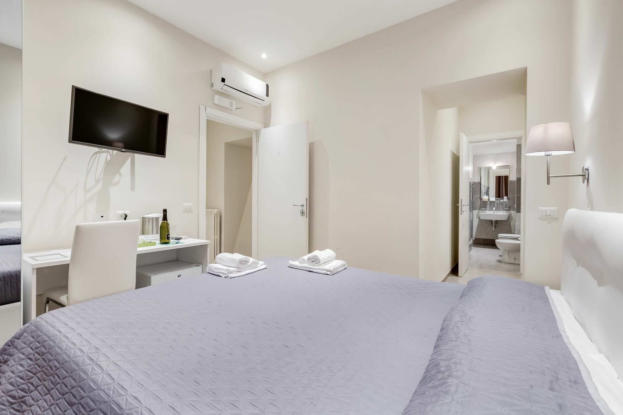 Vaticano 38 Suites Rome Exterior photo